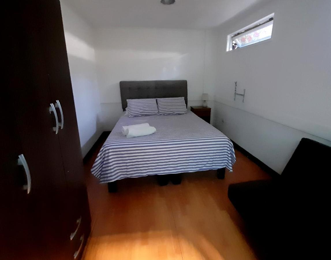 Atacama Hostel Backpackers Santiago del Cile Esterno foto